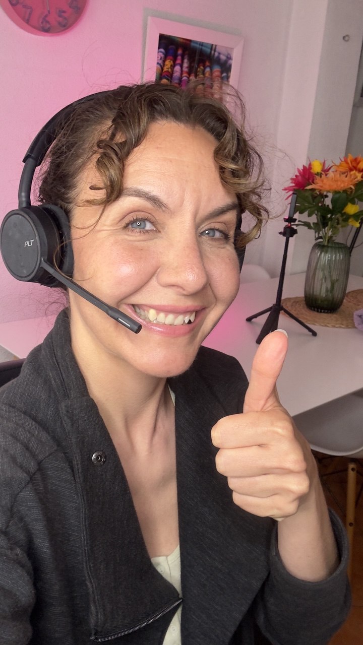 Virginia Cao dando clase de interpretación online