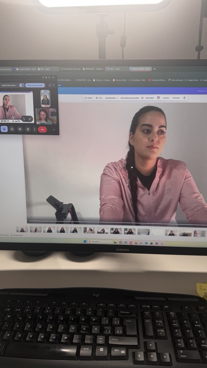 Alumna trabajando interpretación ante la cámara en clase individual Openacting curso de bases